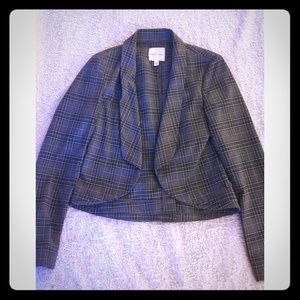 Fitted & Cropped Gray Tweed Blazer